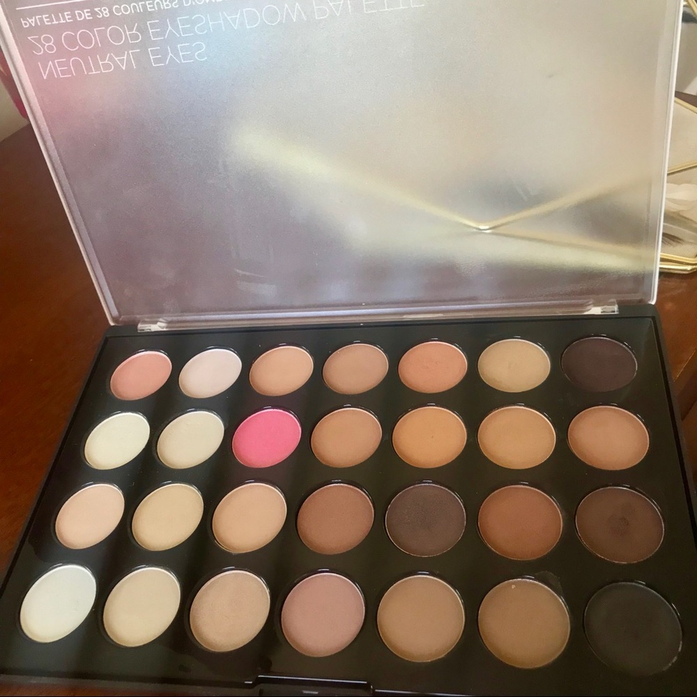 BH COSMETICS EYESHADOW PALETTE NEUTRAL EYES
